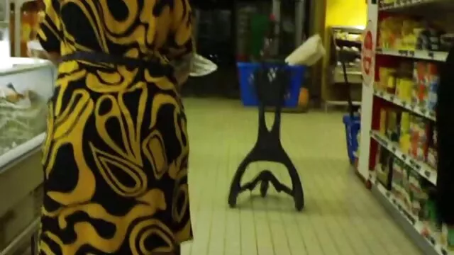 プールで若い食べること 無料 エッチ 動画 女性 向け