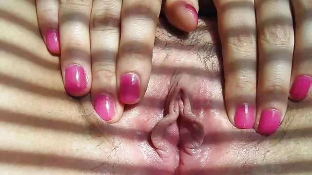 温泉は若い吸い、その後彼女の滑りを与える 女性 の ため の 無料 アダル