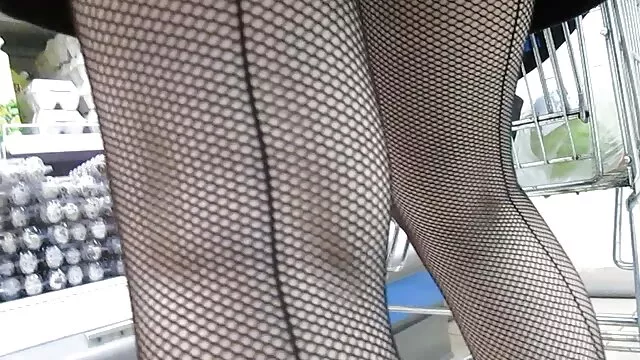 私の母は息子の前で胸を投げました。 えろ どう が じょせい