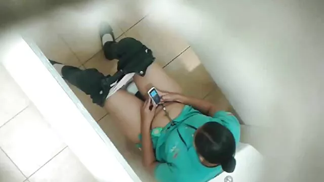 若い女の子の熱くてタイトな猫に置く 女性 の 為 の 無料 アダルト 動画