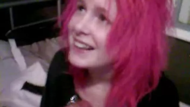 最も哀れな赤い女の子はベッドにいる girlsch 無料